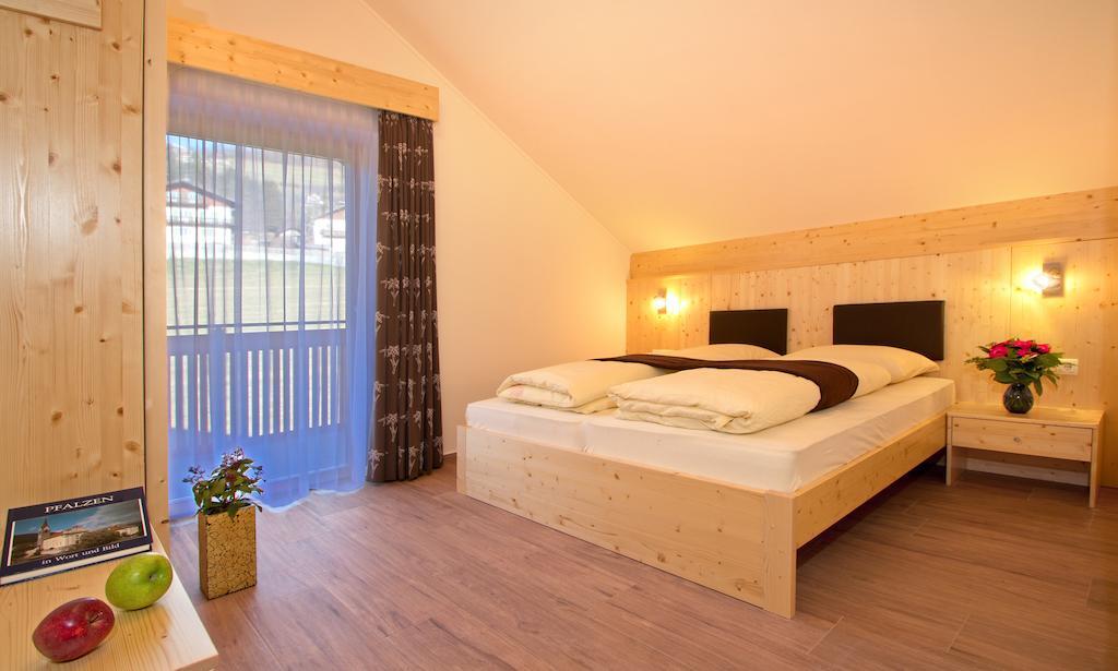 Stiflerhof Appartement Pfalzen Kamer foto