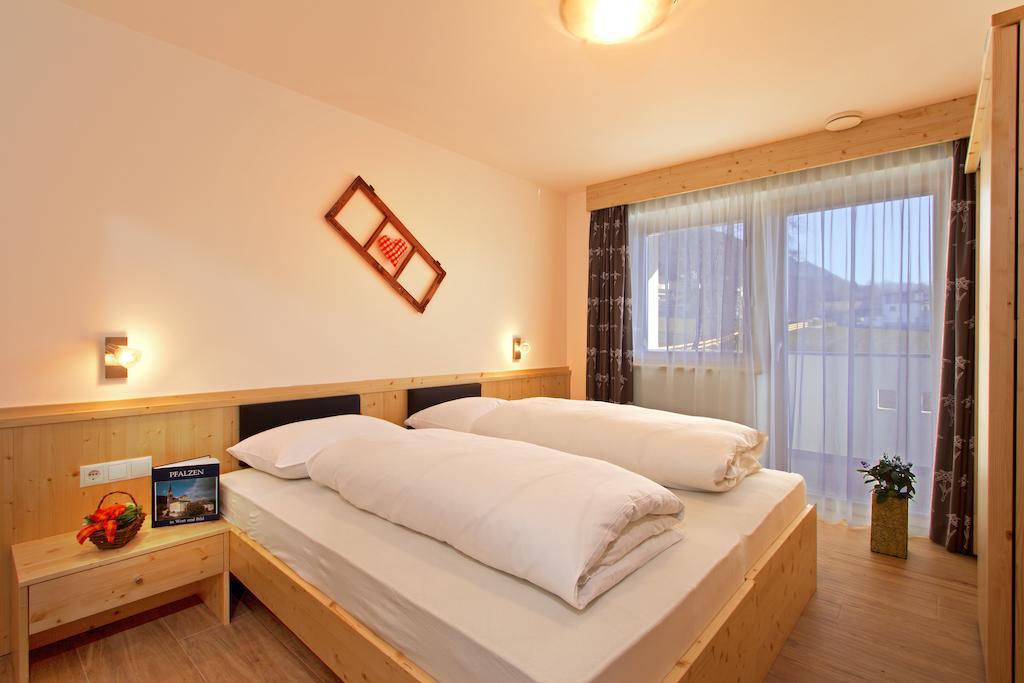 Stiflerhof Appartement Pfalzen Kamer foto