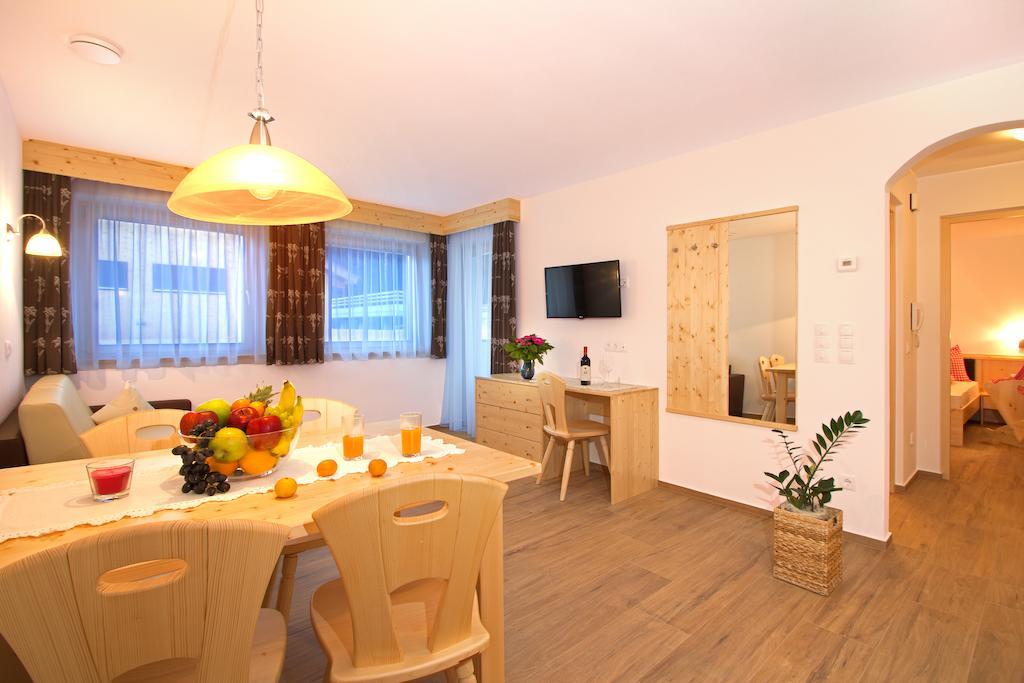 Stiflerhof Appartement Pfalzen Kamer foto